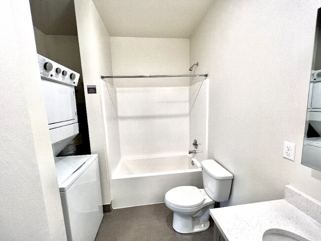 Building Photo - 2330 Yakima Ct
