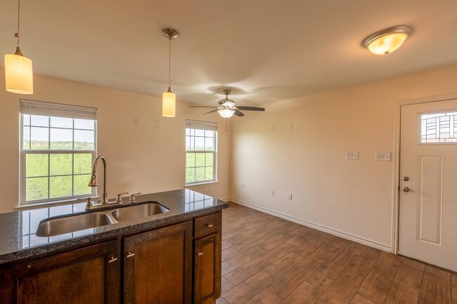 Building Photo - 214 Allen Dr