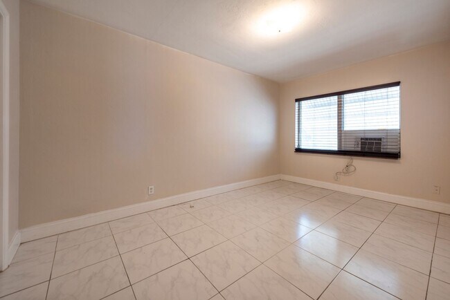 Building Photo - Large home with spacious patio and washer ...