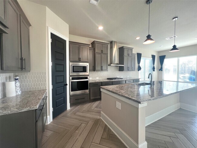 Building Photo - 15815 Sunlit Falls Dr