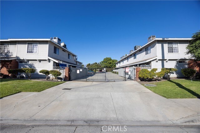 Building Photo - 9317 Ramona Blvd
