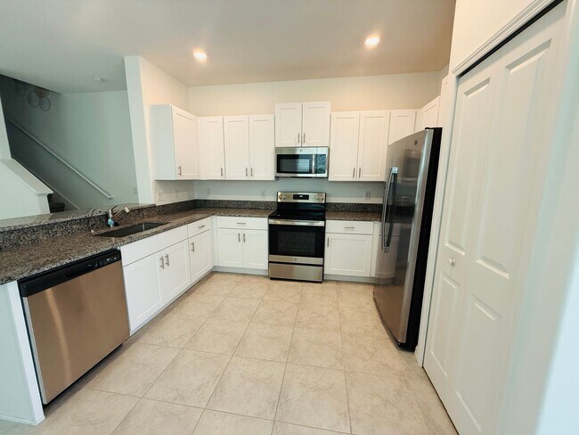 Building Photo - Townhouse in Land O' Lakes - The Townes at Lake Thomas