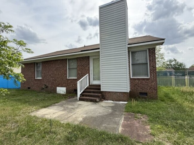 Building Photo - 629 Torhunta Dr