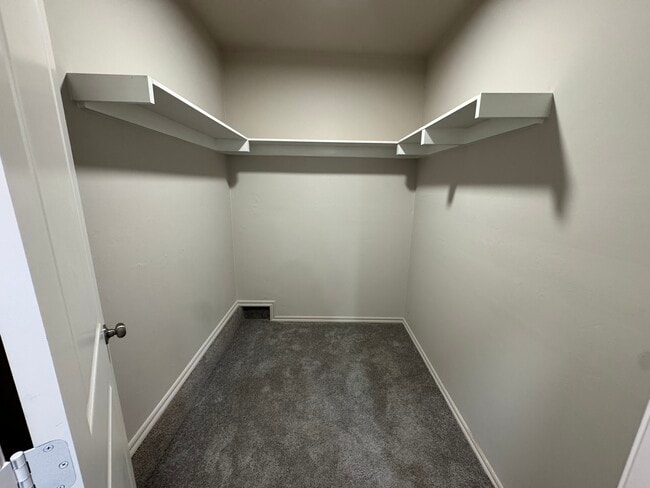 Building Photo - 104 SW 50th St