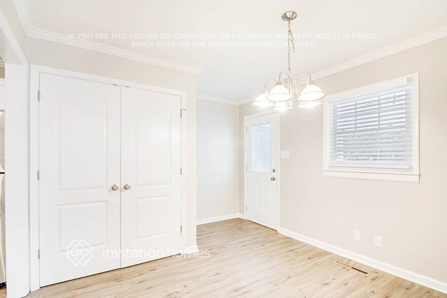 Building Photo - 512 Uzzle St