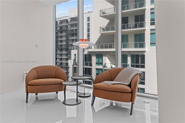 Building Photo - 300 Biscayne Blvd Way