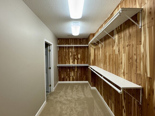 Building Photo - 124 Vinita Ln