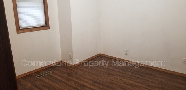 Building Photo - 121 N 3rd St