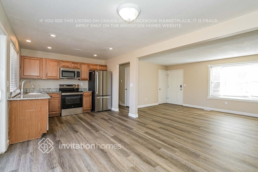 Building Photo - 2881 S Olathe Ct