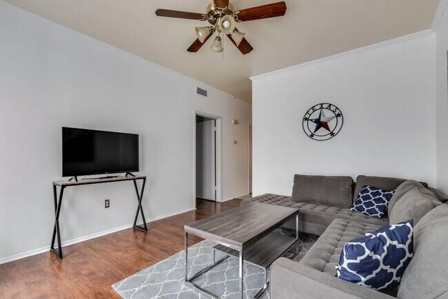 Building Photo - 2801 Rio Grande St