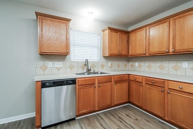 Building Photo - 14635 Lothbury Dr