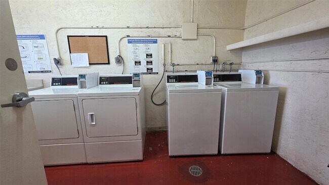 Building Photo - 253 S Cypress Rd