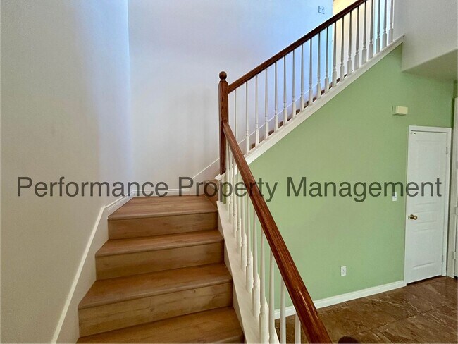 Building Photo - Stunning 5 Bed/3 Bath NW Bakersfield Home ...