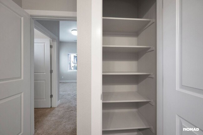 Building Photo - Charming 2BR-2BA Condo in Aurora Town Center