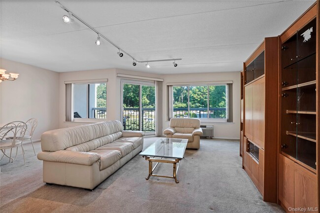 Building Photo - 200 High Point Dr