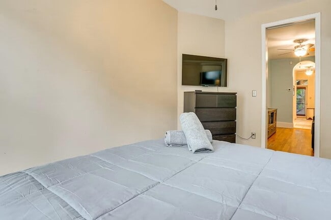 Building Photo - 608 Madison St