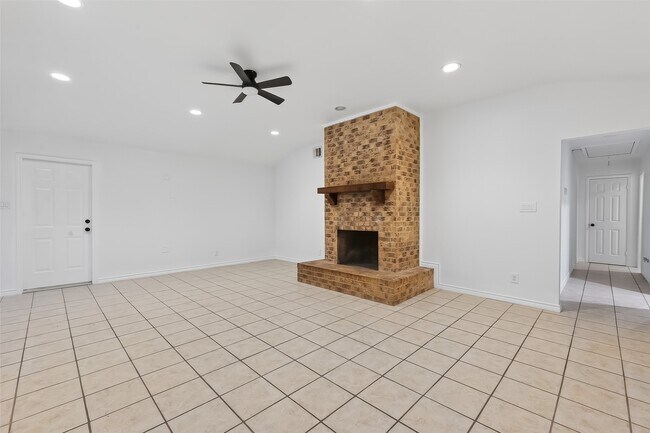 Building Photo - 15353 Arrowhead Bend