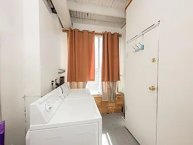 Building Photo - "Experience Vibrant San Francisco Living in This Spacious 4-Bedroom, 2-Bath Gem on Jones Street!"