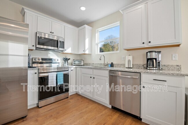 Building Photo - 24 Sawyer St