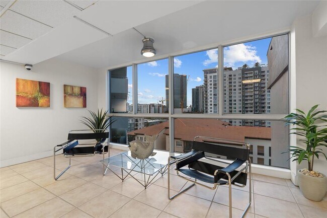 Building Photo - 470 3rd St S