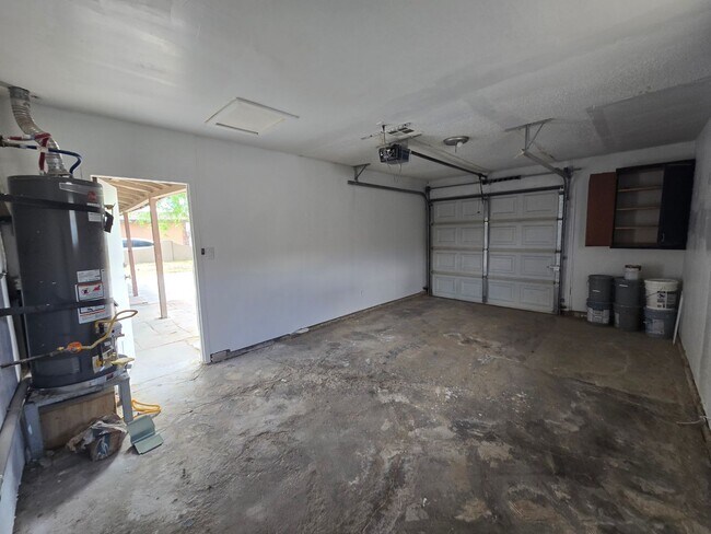 Building Photo - Newly Remodeled 3 Bedroom 1 Bathroom Home!...