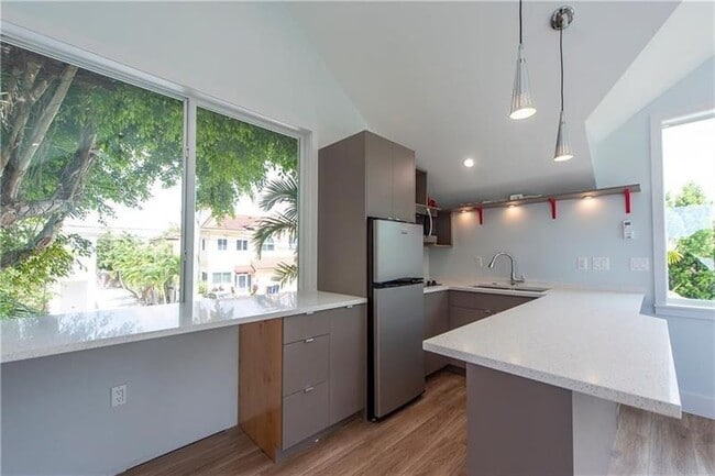 Building Photo - 824 NE 17th Way