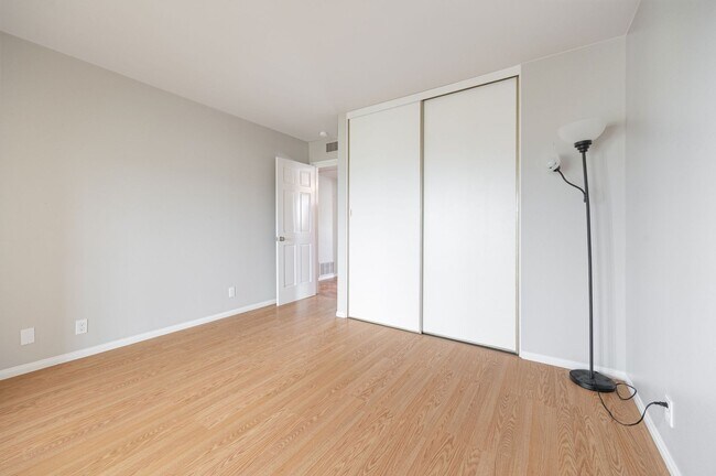 Building Photo - Quaint and Quiet 2-Bedroom 55+ Home with G...