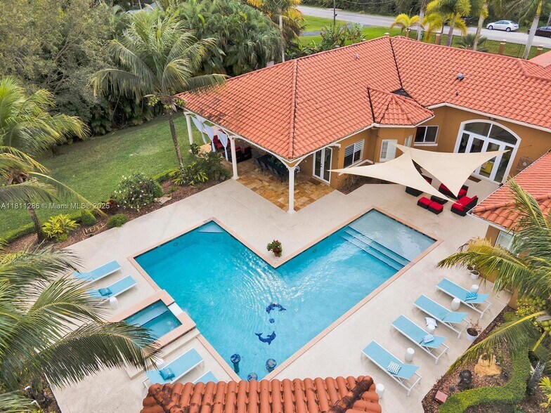 Building Photo - 5050 SW 166th Ave