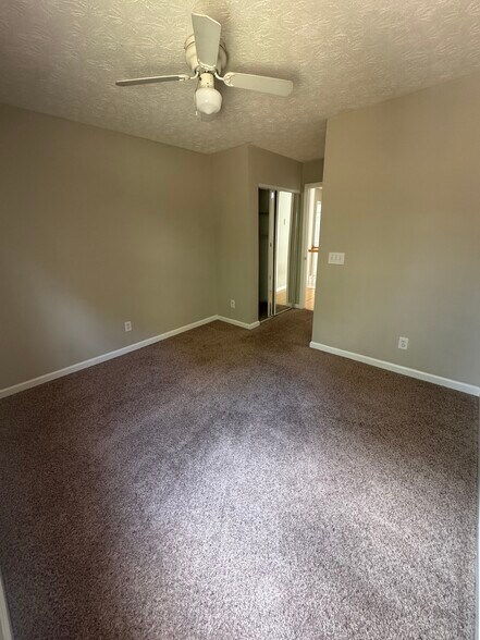 Building Photo - 2320 Lexington Ln