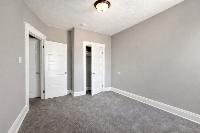Building Photo - 1215 N Ellwood Ave