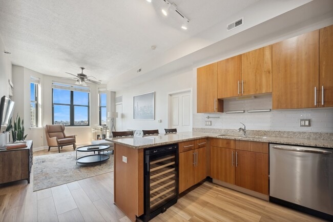 Building Photo - 1464 S Michigan Ave