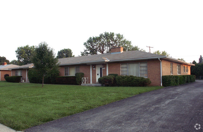 Building Photo - 1804-1810 Ridgecliff Rd