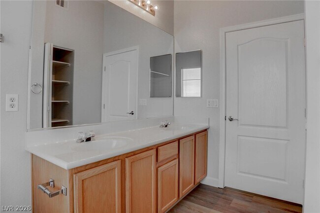 Building Photo - 2305 W Horizon Ridge Pkwy