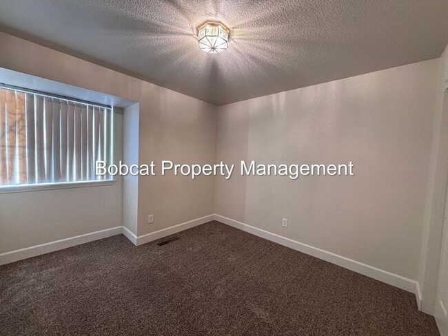 Building Photo - 988 Blue Ridge Dr