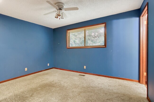 Building Photo - 1707 SW Binford Lake Pkwy