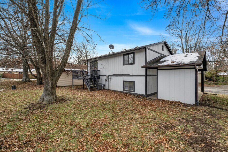 Building Photo - 11 Carriage Lane