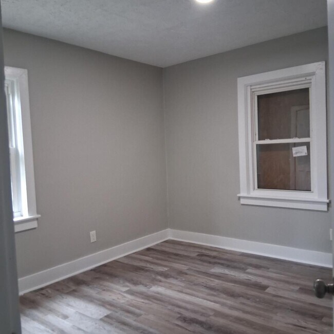 Building Photo - 1310 Martin St