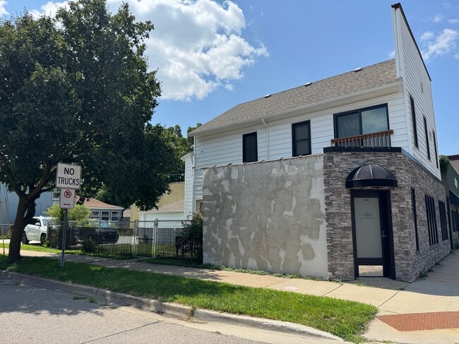 Building Photo - 802 Bridge St NW