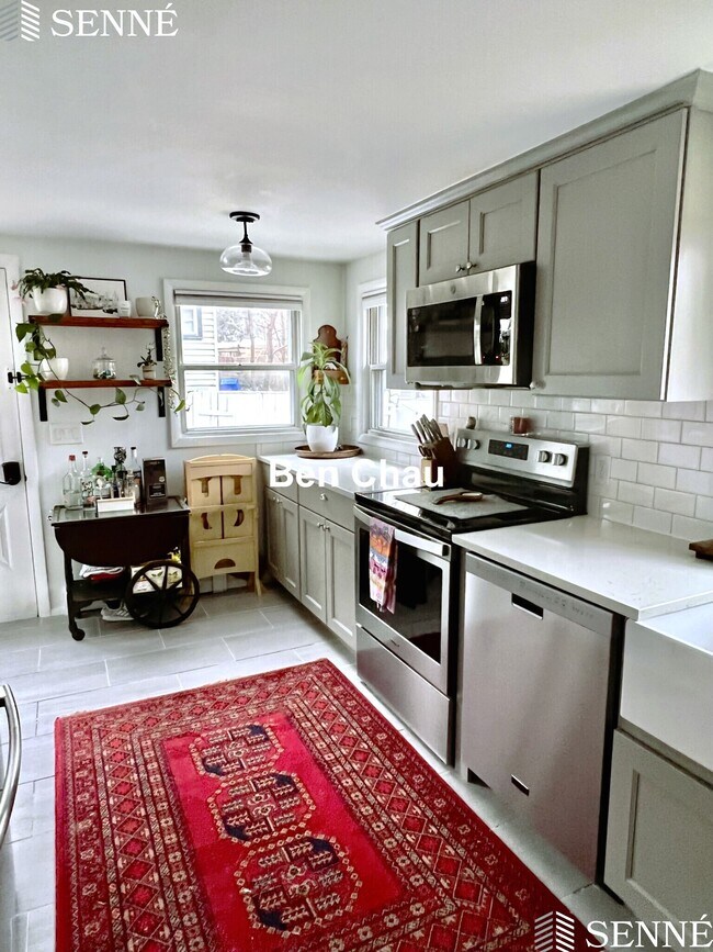 Building Photo - 174 Seminole Ave