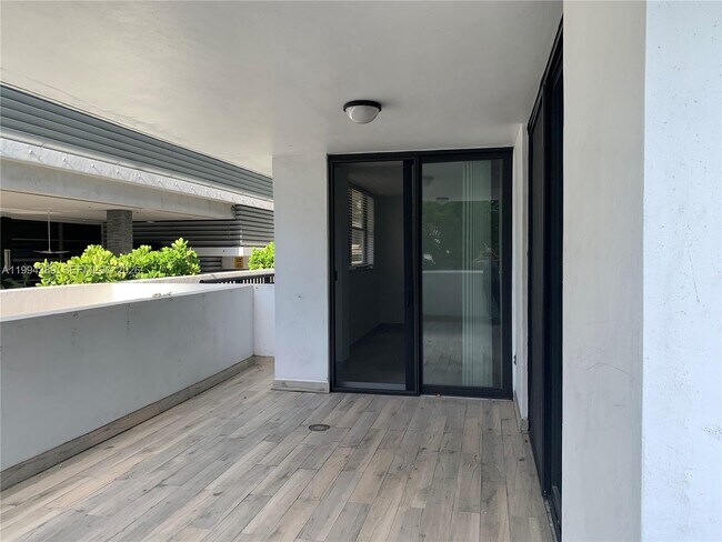 Building Photo - 5845 Collins Ave