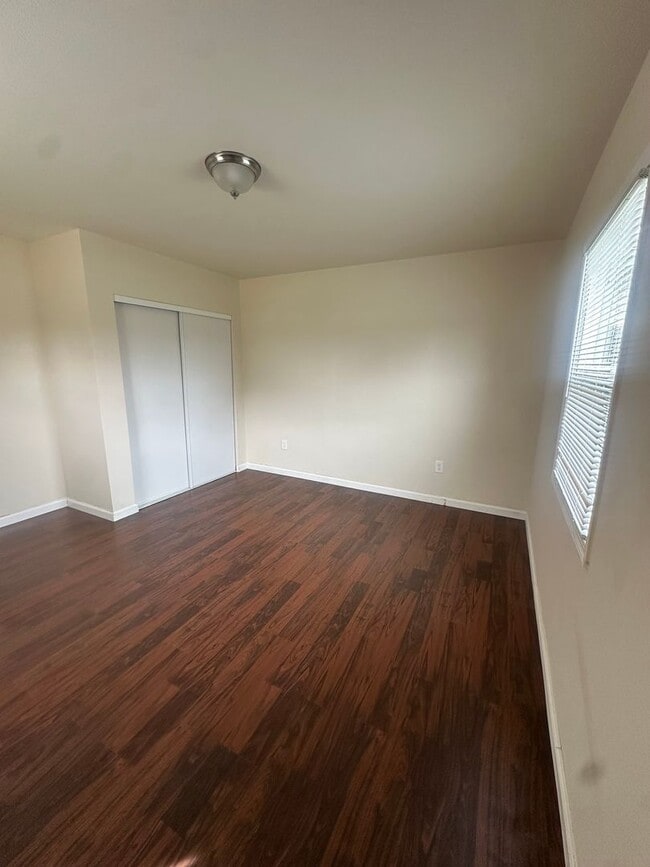 Building Photo - 511.5 N A St