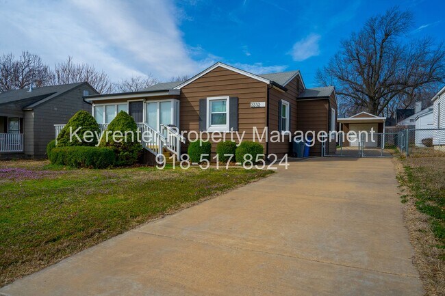Building Photo - Charming And Cozy 2 Bedroom Home