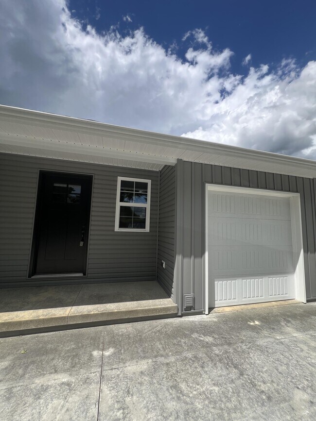 Building Photo - 322 Park St