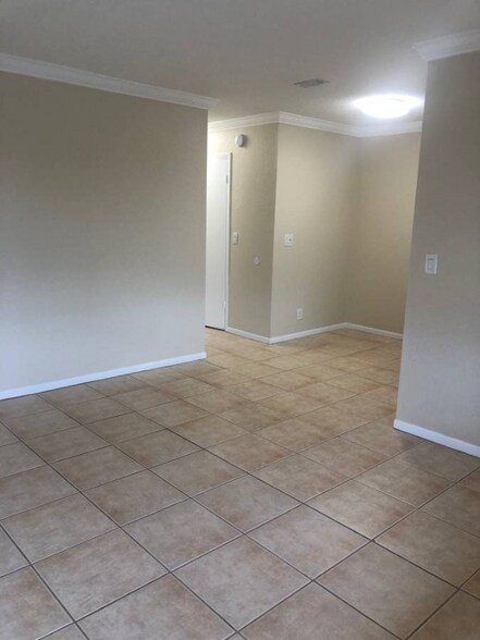 Building Photo - 1611 Green Ln