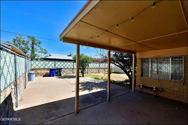 Building Photo - 5613 Creston Ave