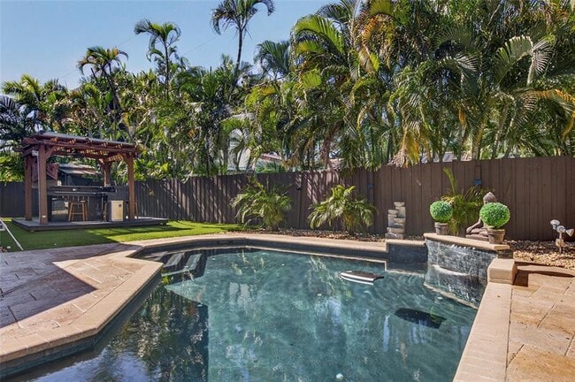 Building Photo - 2211 NE 43rd St