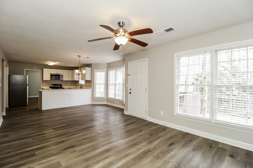 Building Photo - 5196 Olde Mill Dr NE