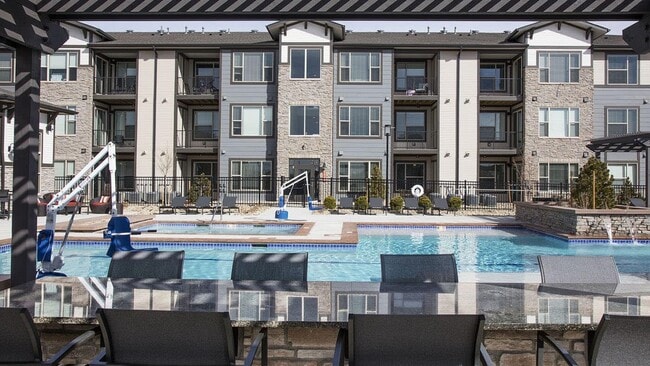 Building Photo - 1605 E County Line Rd