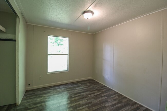 Building Photo - Enjoy the charm of country living!