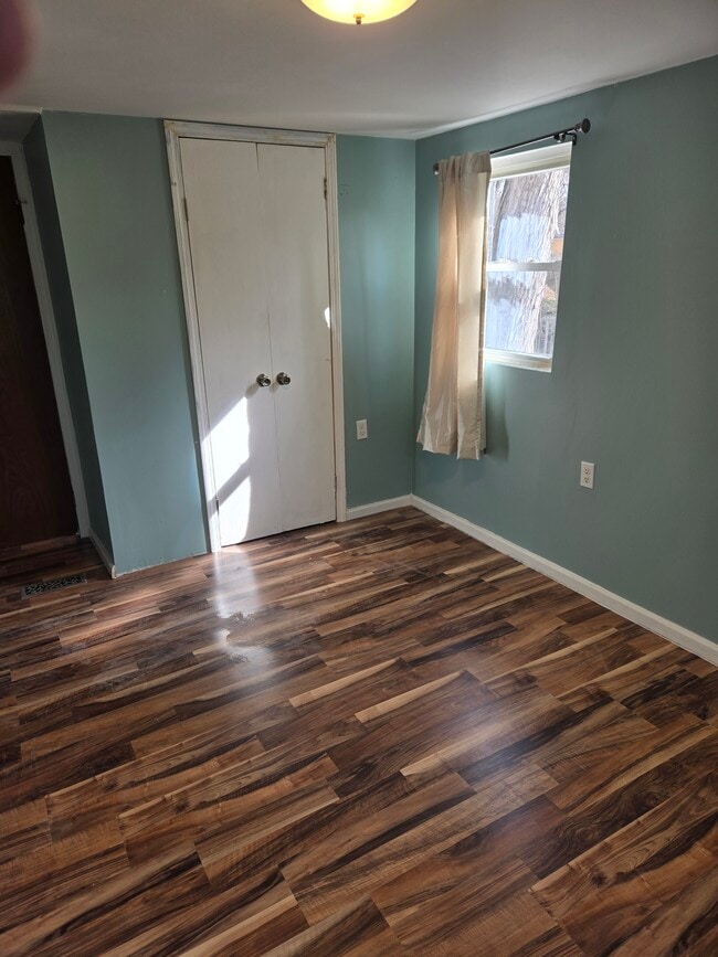 Building Photo - 653 Sloop Rd